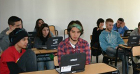 Estudiantes de escuelas técnicas participaron del taller "Programando con Robots y Software Libre" en la Facultad de Informática